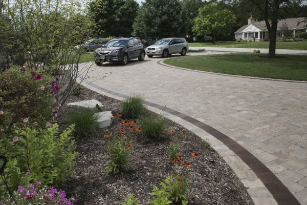 Driveway,-Brick-Paving,-Glenview-Hardscaping-Project