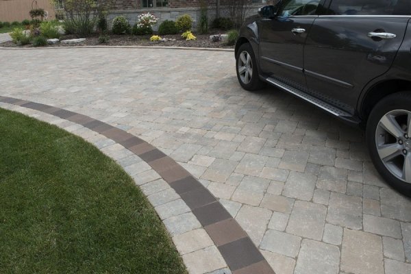 Driveway-Closeup,-Brick-Paving,-Glenview-Hardscaping-Project