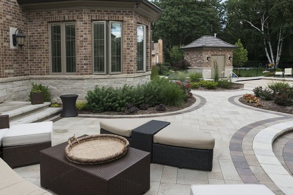 Outdoor-Living-Space,-Patio,-Brick-Paving,-Glenview-Hardscaping-Project