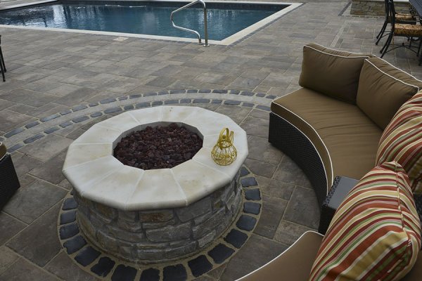 UNILOCK-Beacon-Hill-Flagstone,-Courtstone-Sitting-Area, Firepit