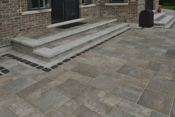 UNILOCK-Beacon-Hill-Flagstone,-Courtstone,-Steps-View